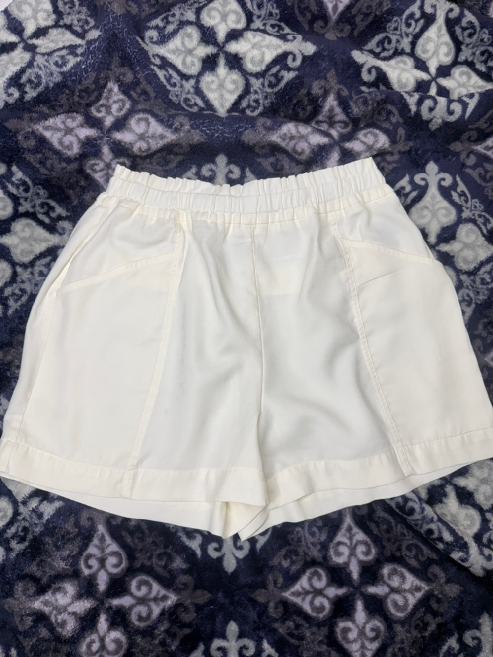Women's Simply Vera - Vera Wang Elastic-Waist Cream Shorts - Large